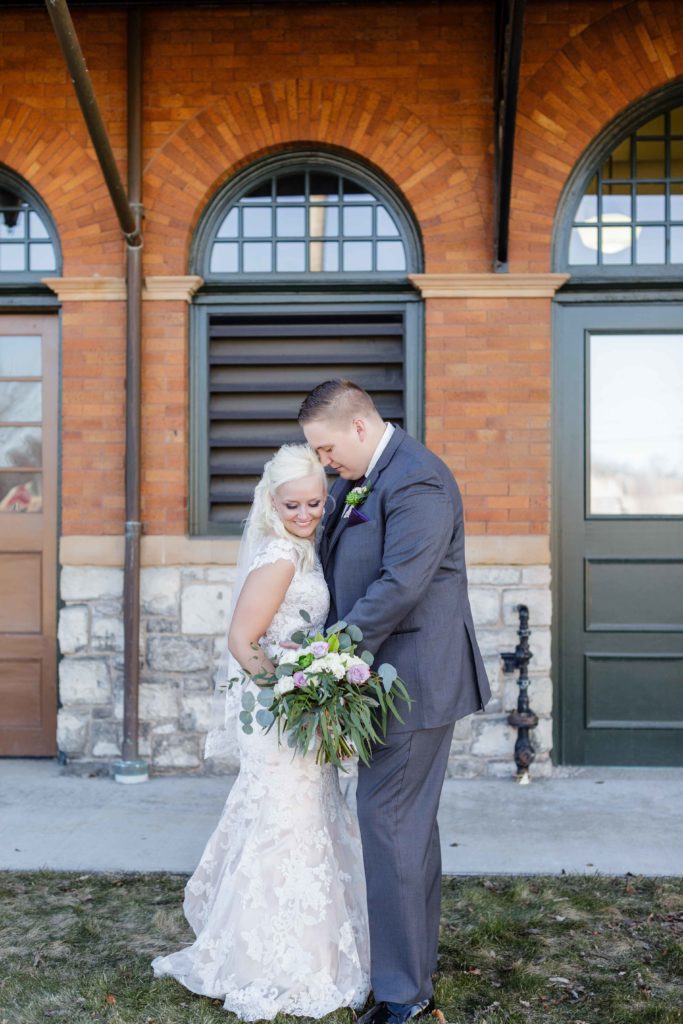 Bride and Groom, Wedding Pictures, Michigan, Pere Marquette Depot, Midmichigan Wedding Photographer